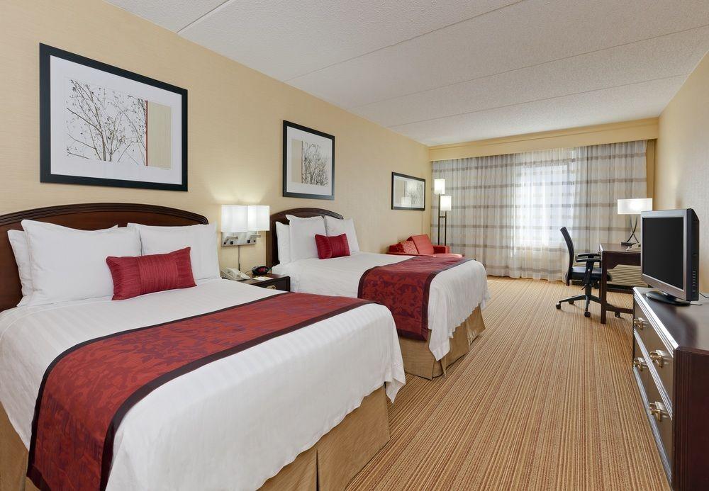 Courtyard Chicago Midway Airport Hotel Bedford Park Exterior photo