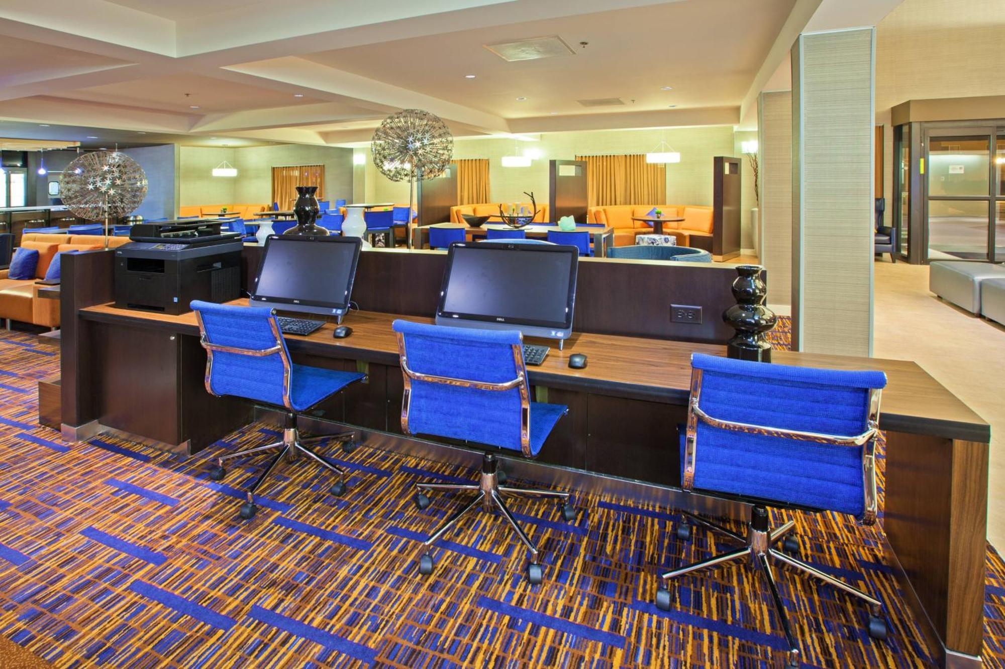 Courtyard Chicago Midway Airport Hotel Bedford Park Exterior photo