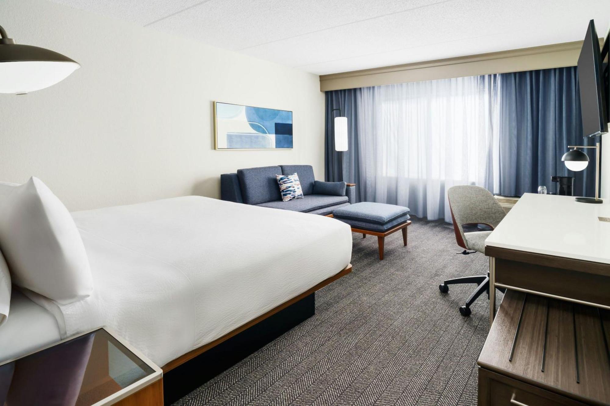 Courtyard Chicago Midway Airport Hotel Bedford Park Exterior photo