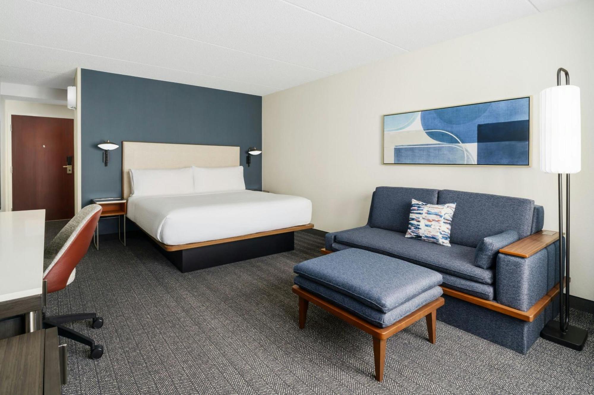 Courtyard Chicago Midway Airport Hotel Bedford Park Exterior photo