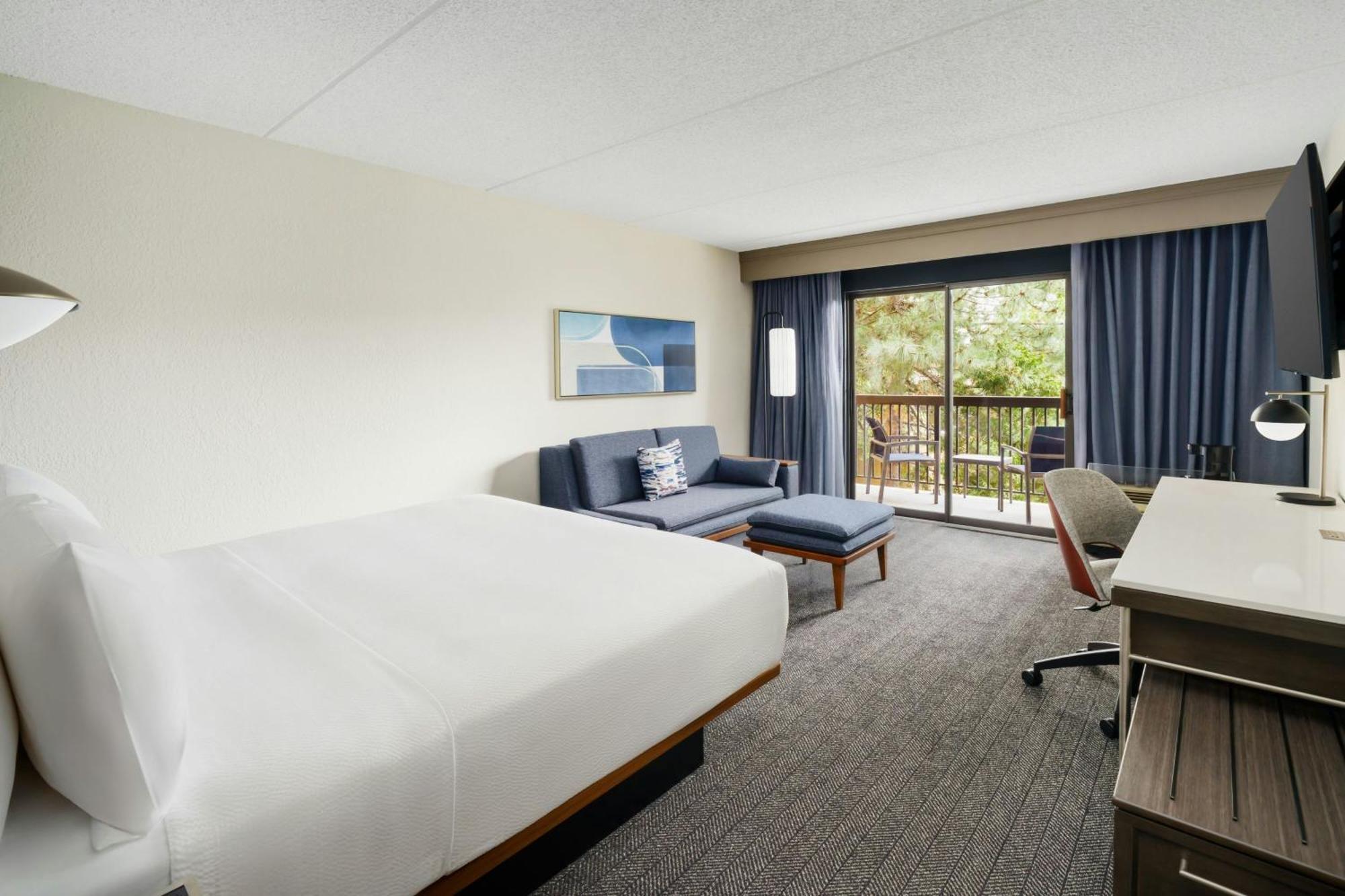 Courtyard Chicago Midway Airport Hotel Bedford Park Exterior photo