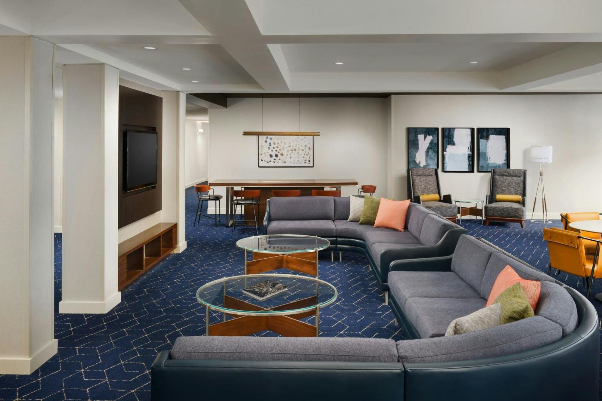 Courtyard Chicago Midway Airport Hotel Bedford Park Exterior photo