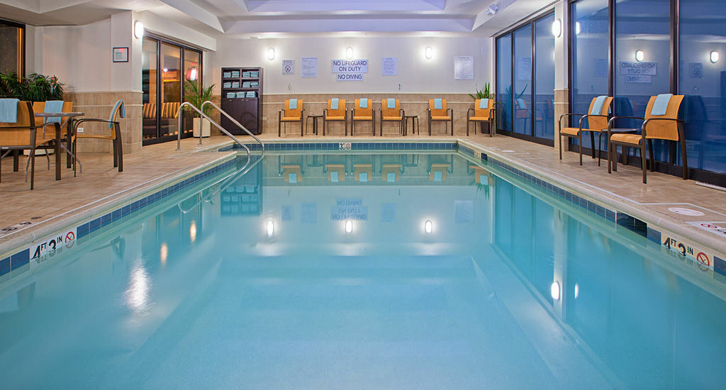 Courtyard Chicago Midway Airport Hotel Bedford Park Exterior photo